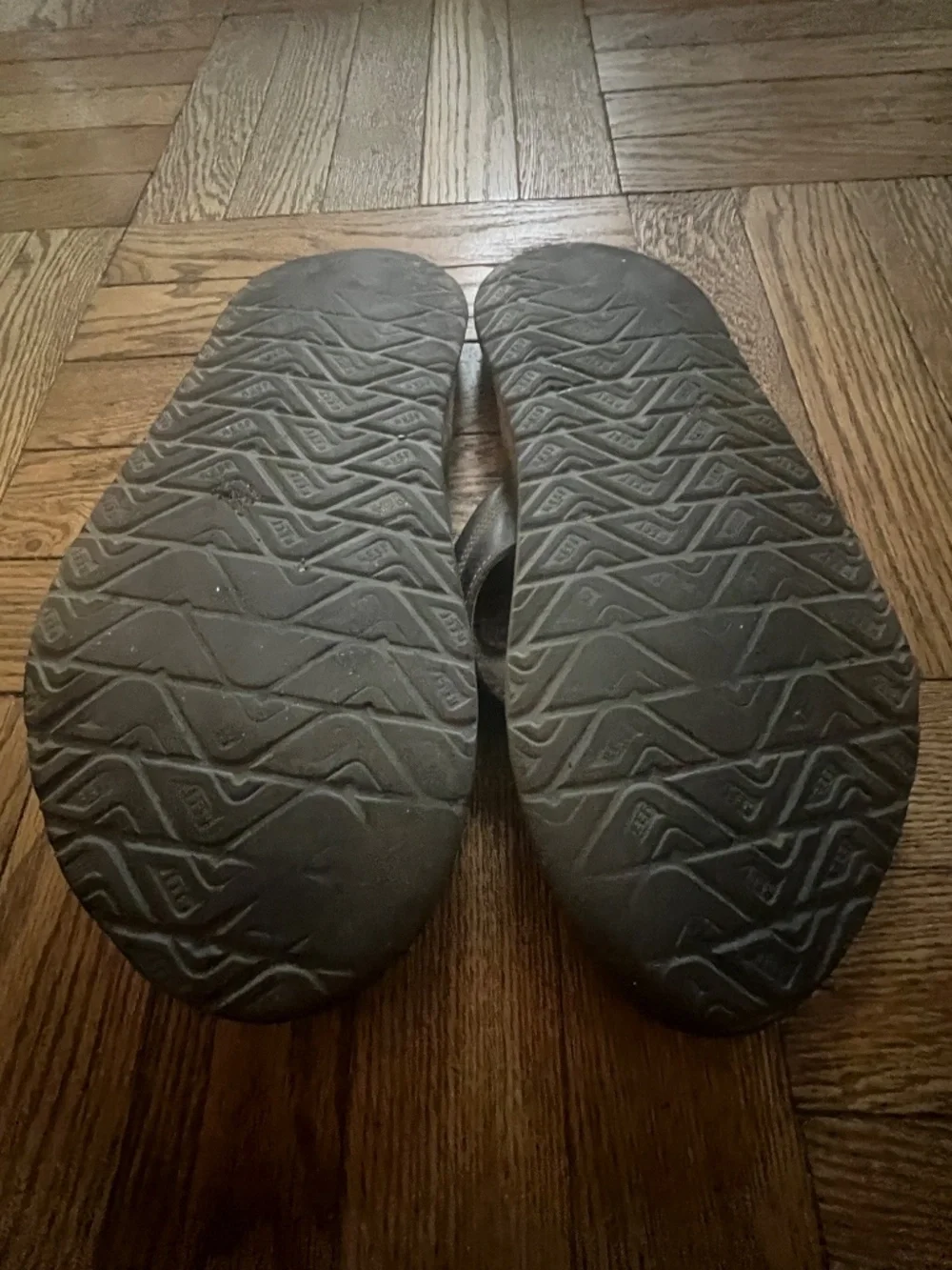 REEF FLIP FLOPS size 11